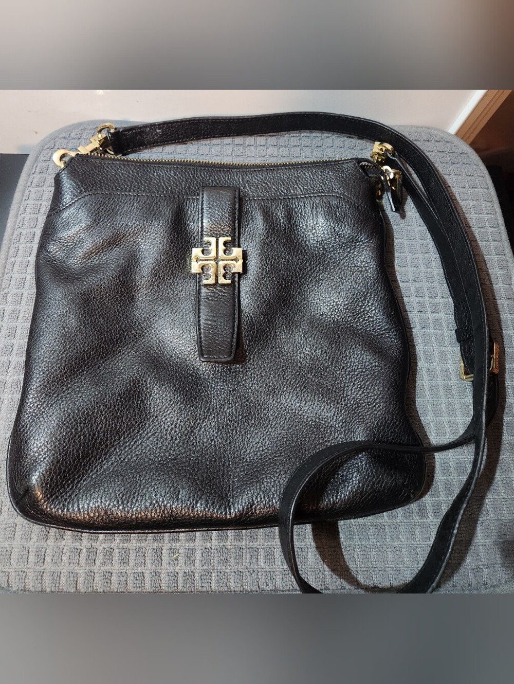 EUC Tory Burch Harper / Britten Pebble Leather Black Crossbody Messenger Purse